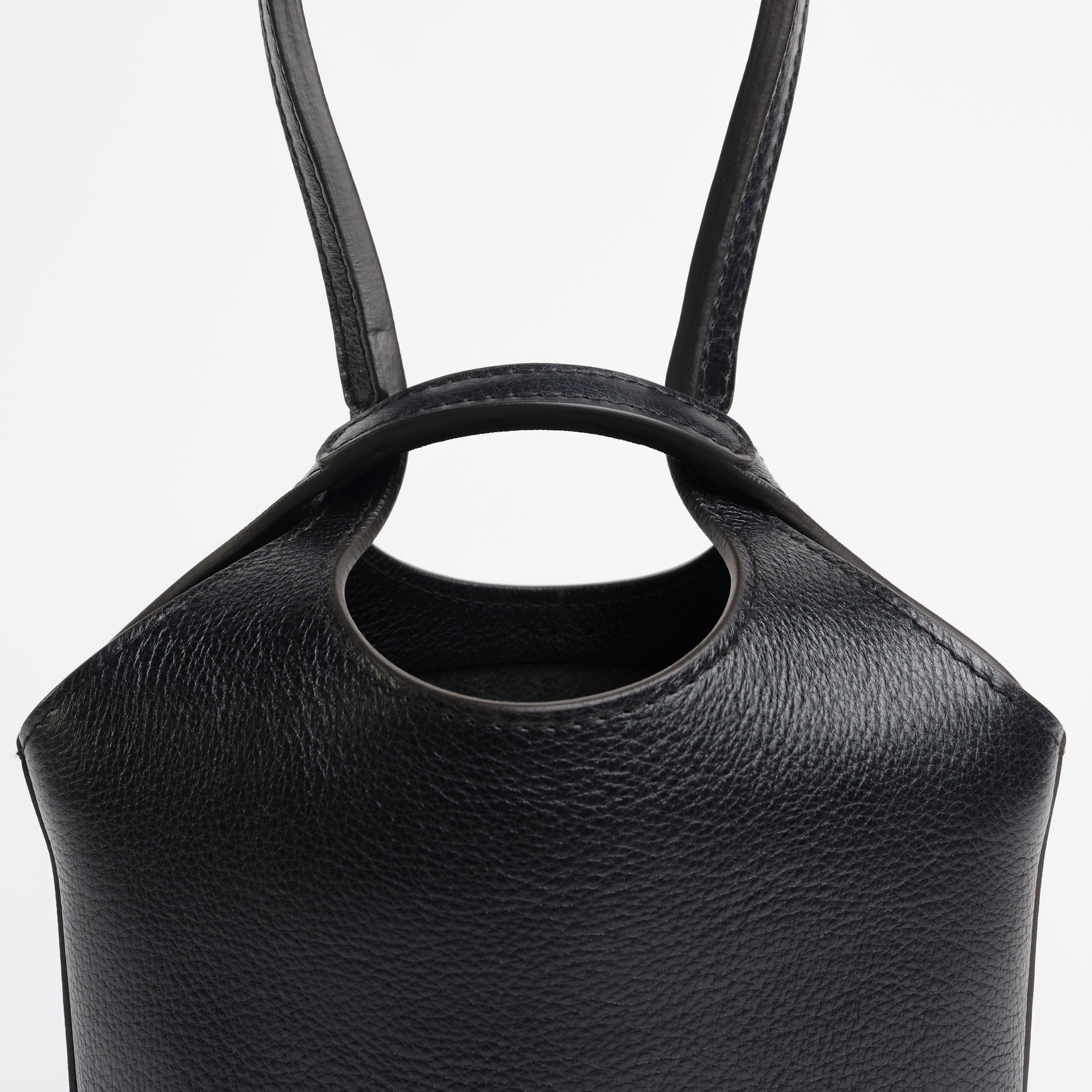 Gala in Black – LINDQUIST