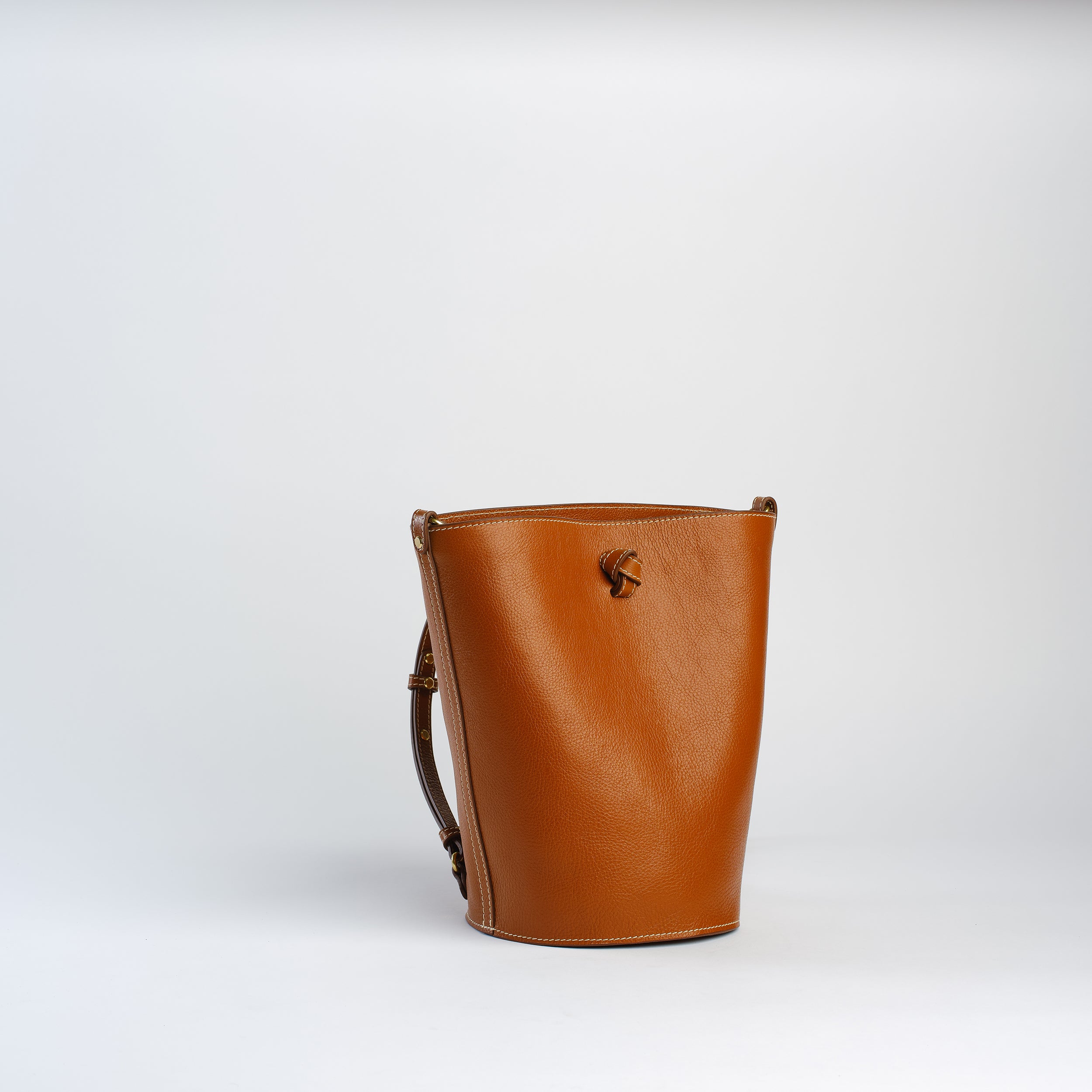 【BROWN】Leather cylinder bag Cyl in Leather Brown – LINDQUIST