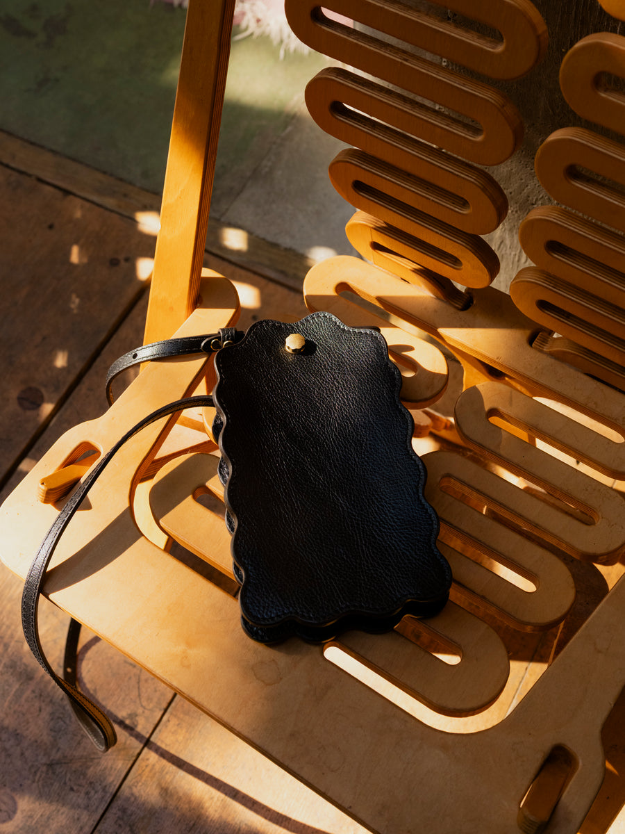 Limited Edition Scallop Shell Segui in Black