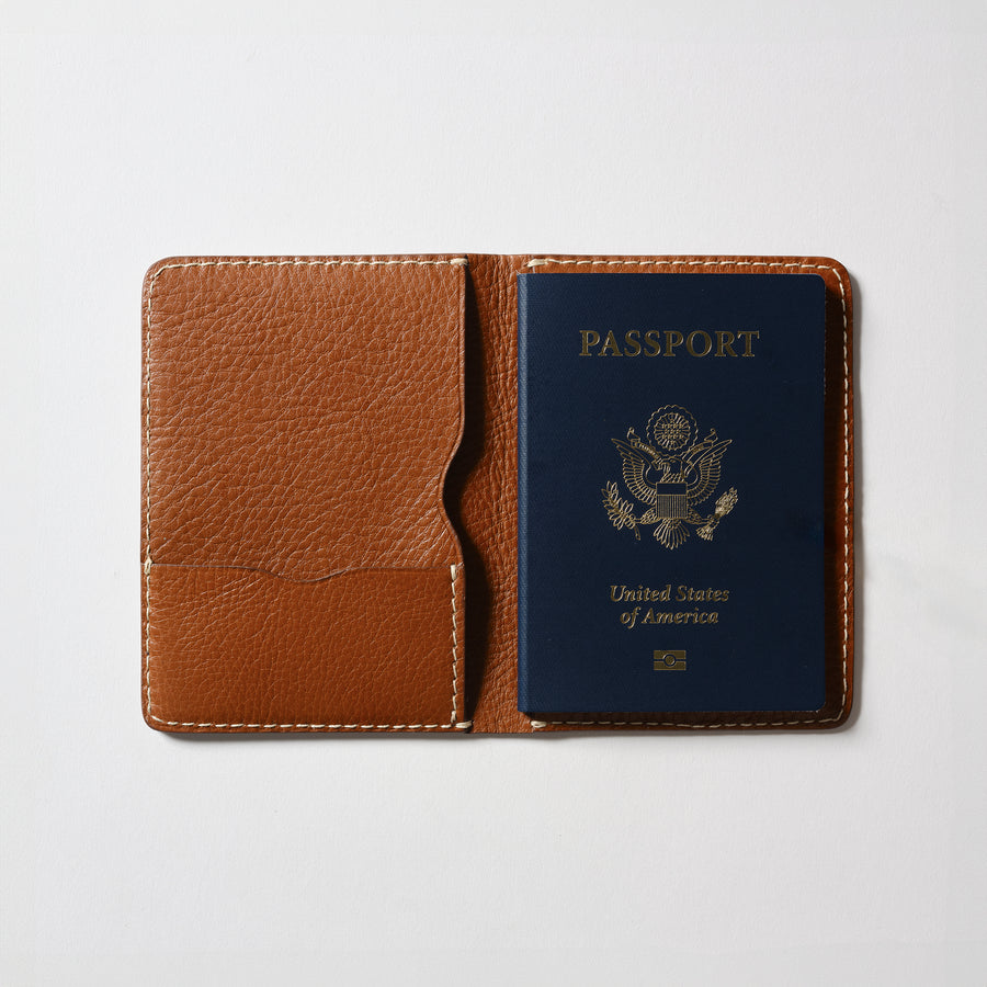 Syd Passport Wallet in Leather Brown