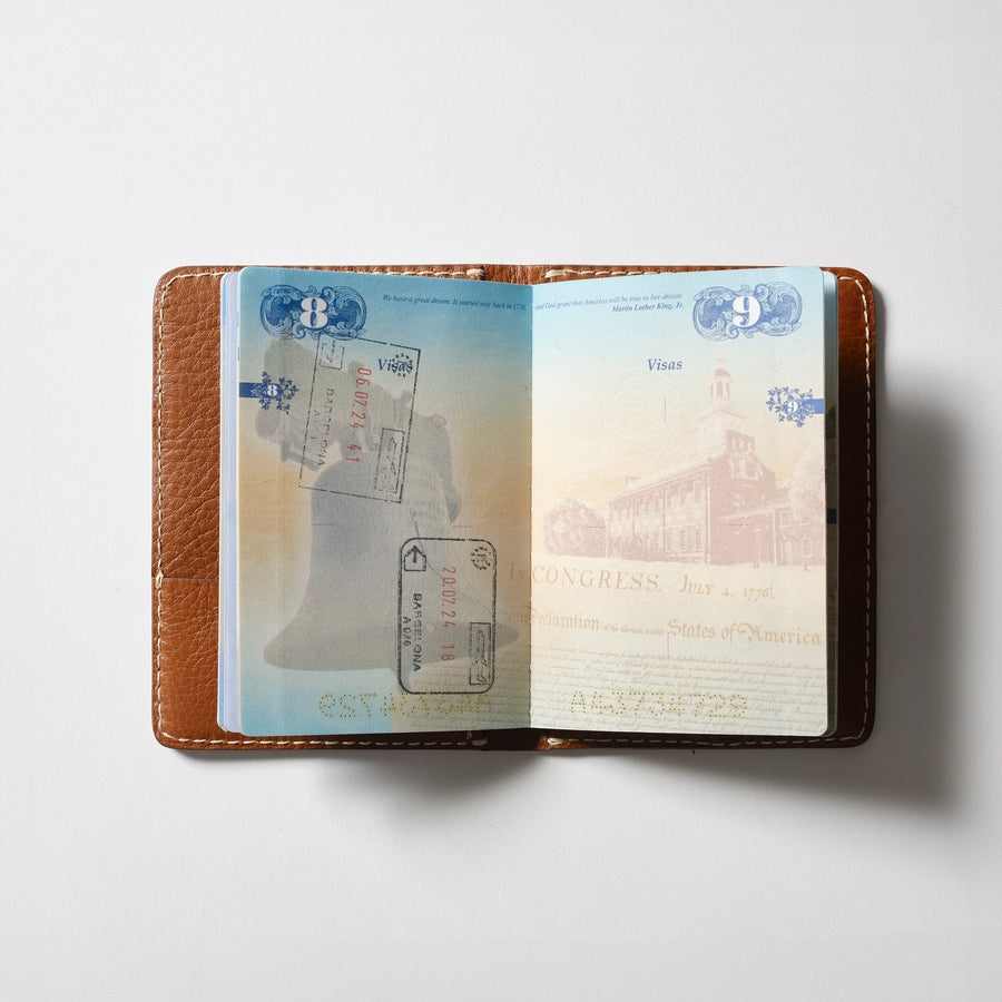 Syd Passport Wallet in Leather Brown