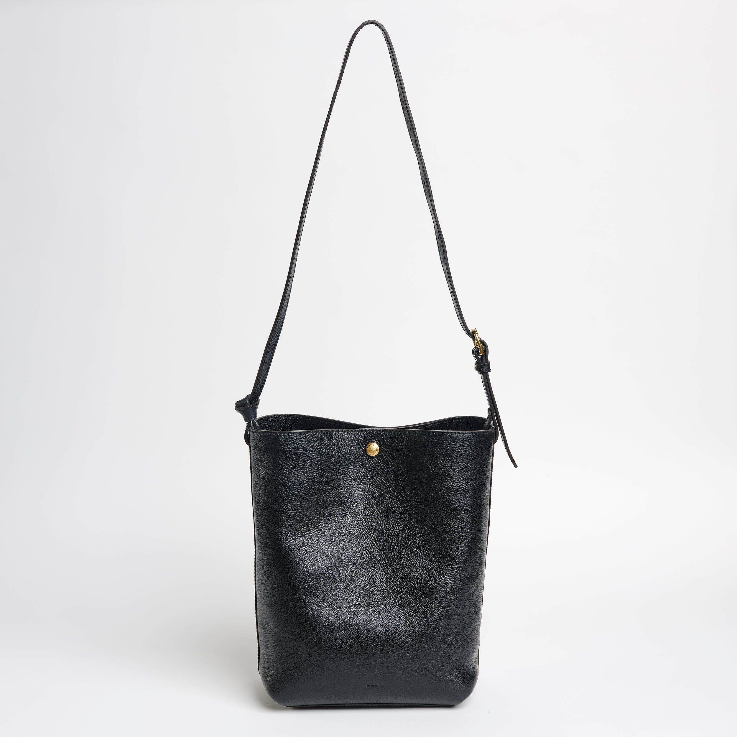 Lee in Black – LINDQUIST
