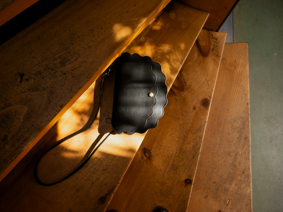 Limited Edition Scallop Shell Mezzo in Black