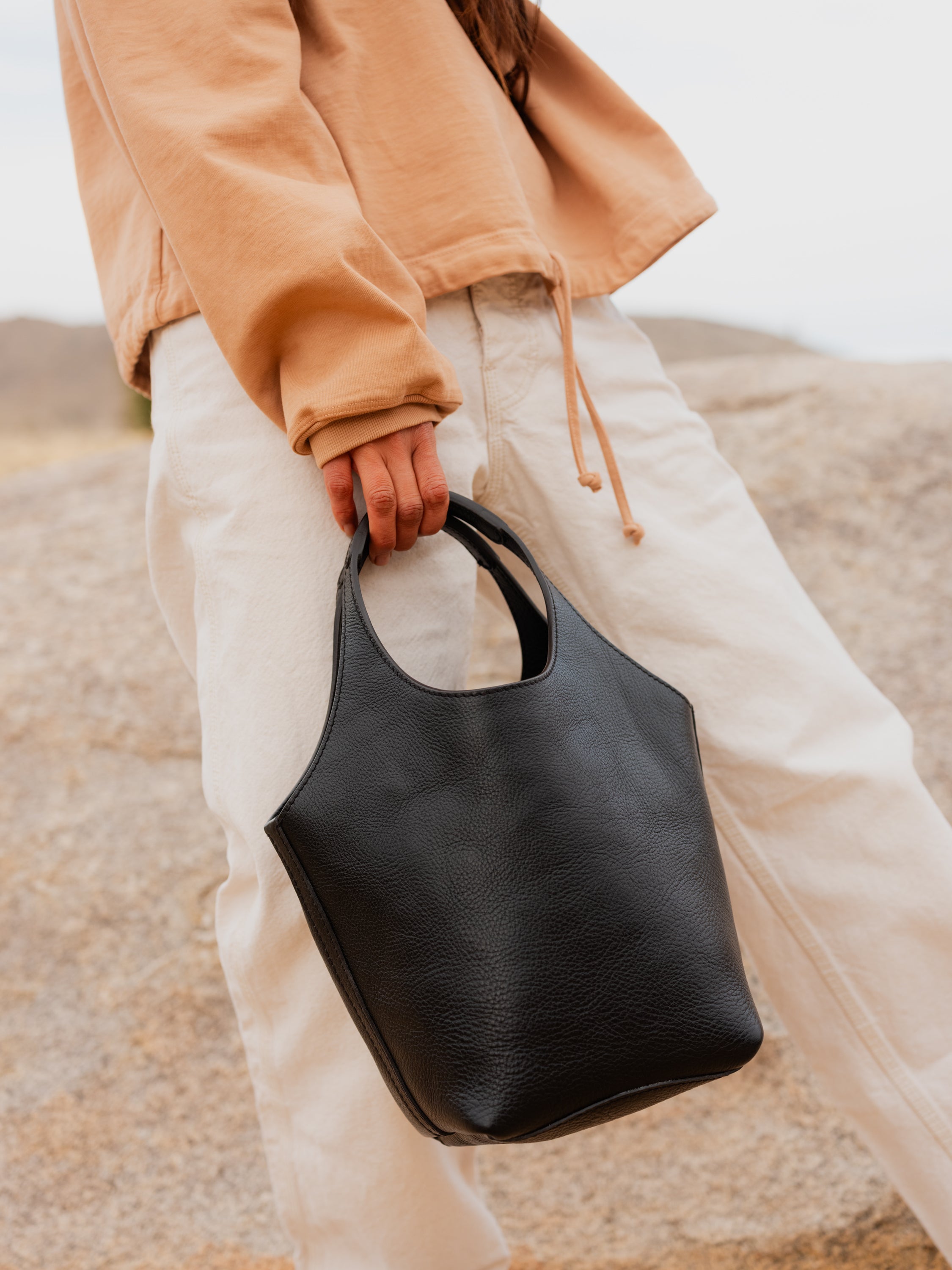 amazarashi Bigロゴトートバッグ　ブラック 商品詳細ページ | amazarashi official store | amazarashi Logo Tote Bag