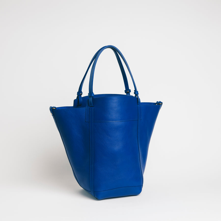Linda in Ultramarine