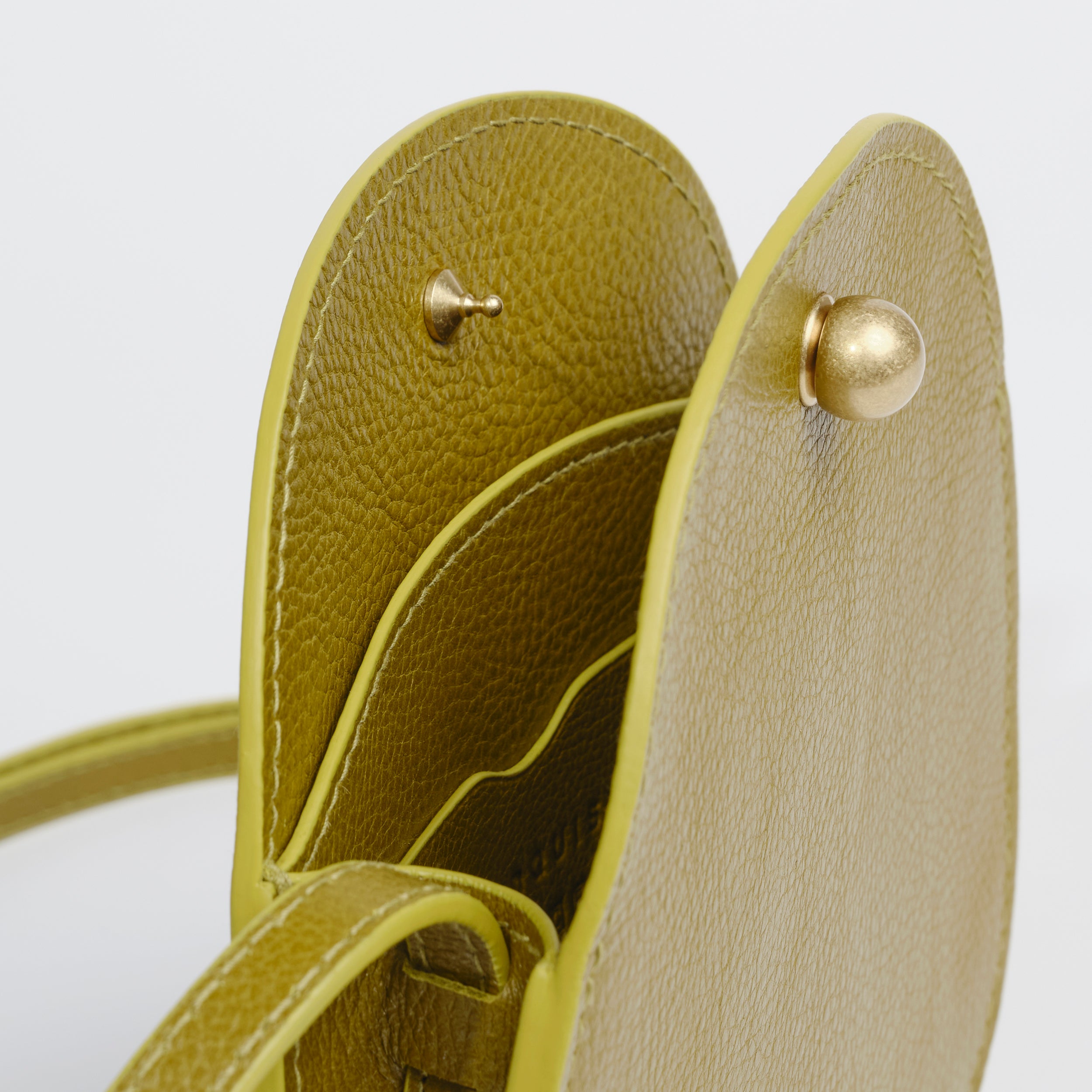 Mini Eggi in Green Ochre – LINDQUIST